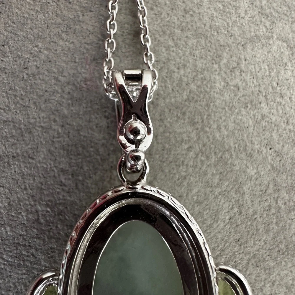 Jade and Peridot necklace in sterling silver by Jade of Yesteryear - Picture 7 of 9